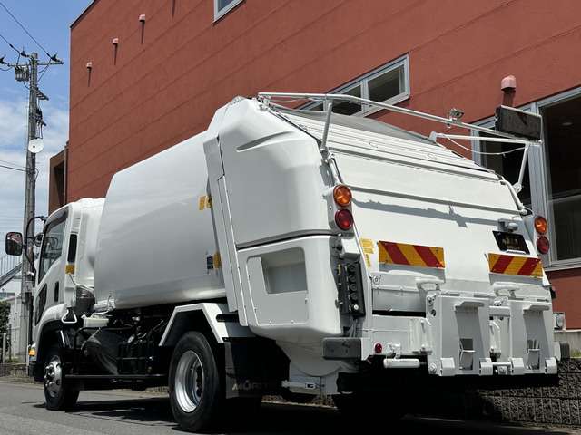 Isuzu Forward 2