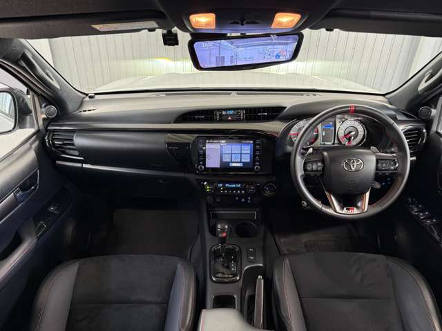 Toyota Hilux 2