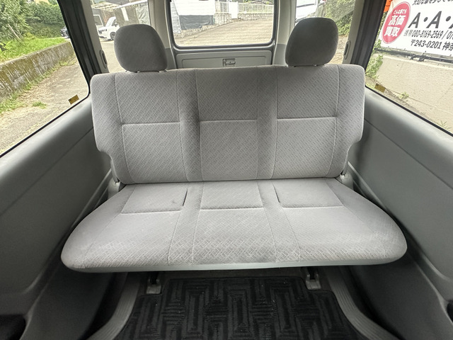 Toyota Hiace Van 11