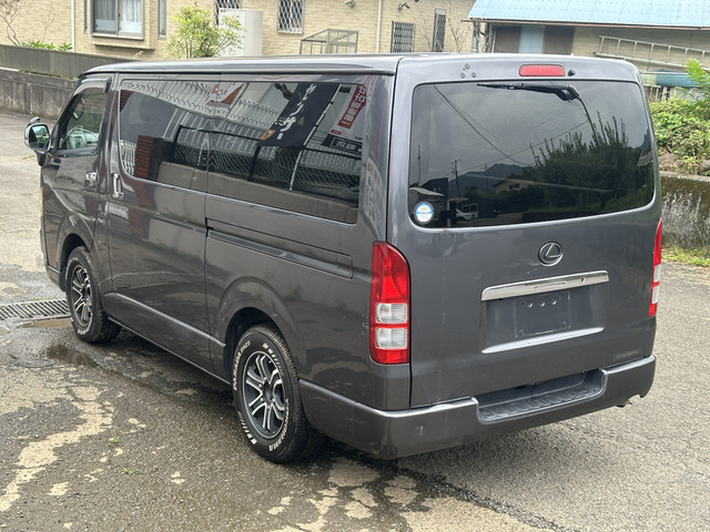 Toyota Hiace Van 4