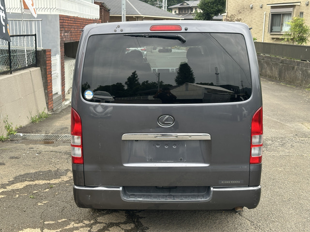 Toyota Hiace Van 5