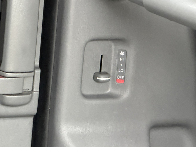 Toyota Hiace Van 10