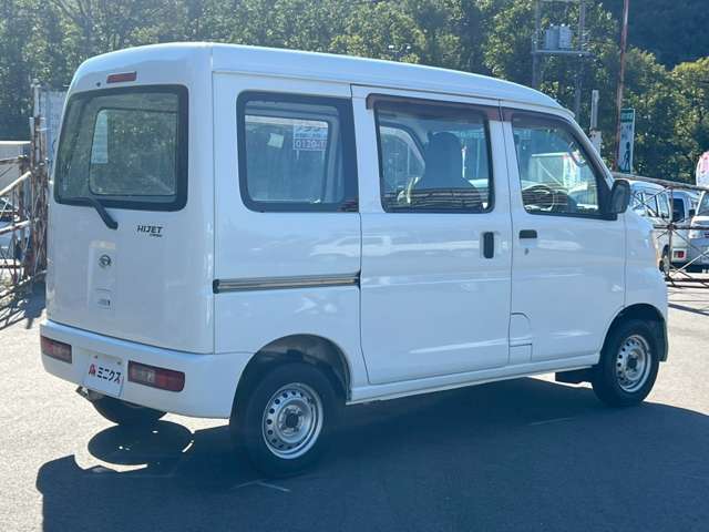 Daihatsu Hijet Cargo 5