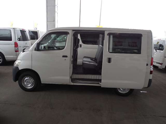 Toyota Light Ace Van 5
