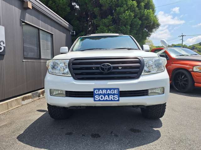Toyota Land Cruiser 200 2