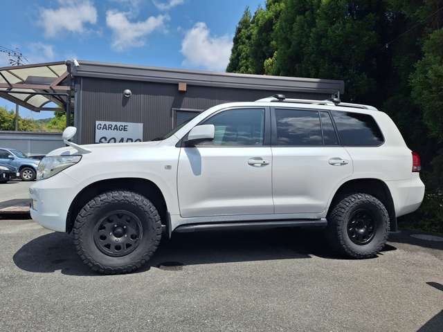 Toyota Land Cruiser 200 3