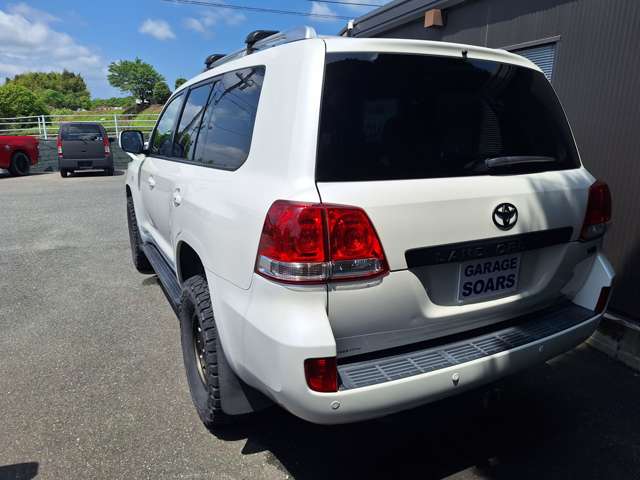 Toyota Land Cruiser 200 4