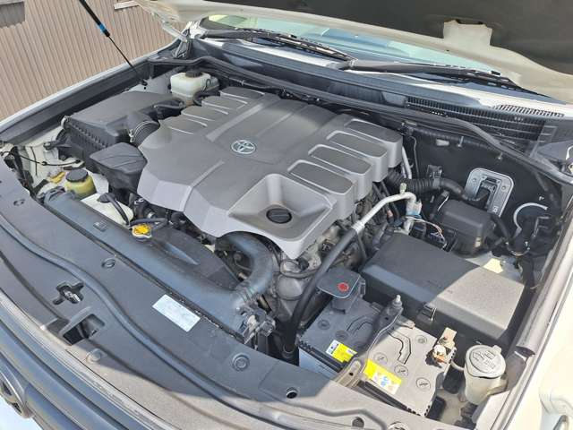 Toyota Land Cruiser 200 9