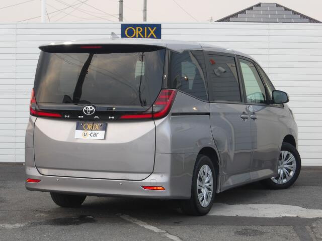 Toyota Noah 7