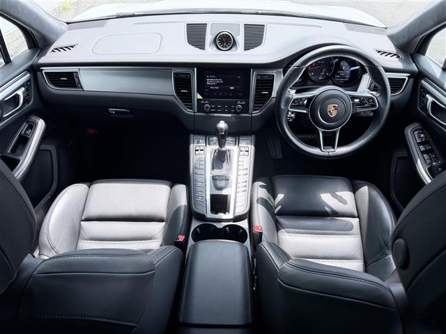 Porsche Macan 5