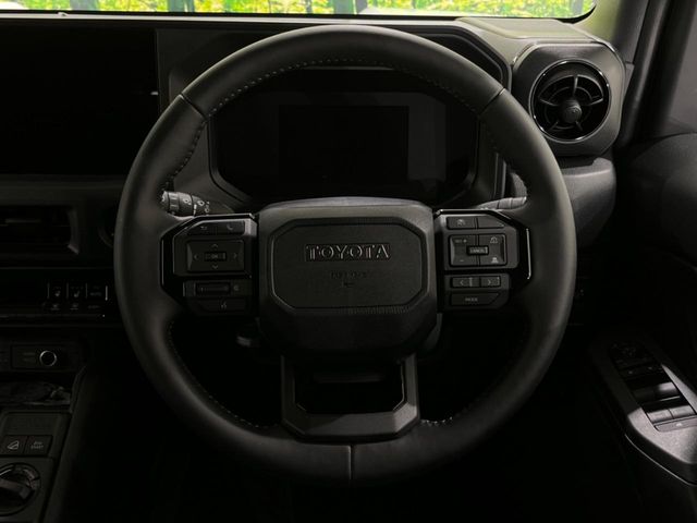 Toyota Land Cruiser FJ 11