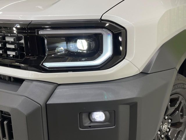 Toyota Land Cruiser FJ 12