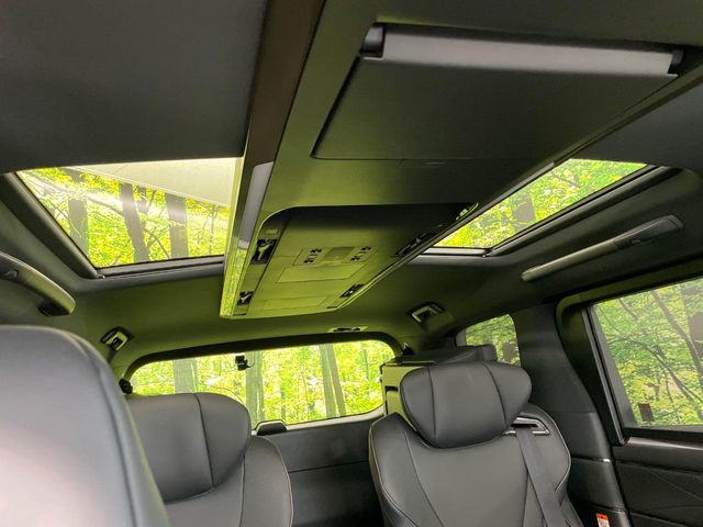 Toyota Alphard 4