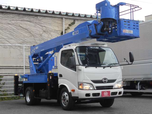 Hino Dutro 4