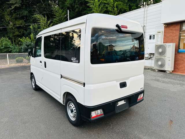 Daihatsu Hijet Cargo 4