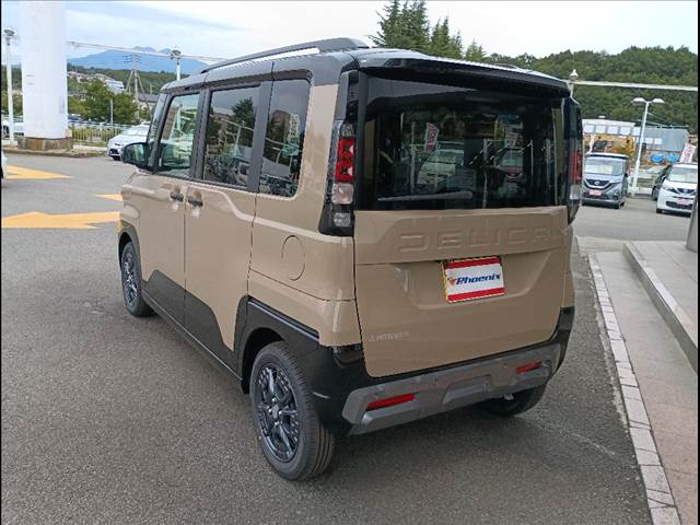 Mitsubishi Delica Mini 8
