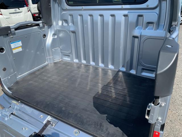 Daihatsu Hijet Deck Van 9