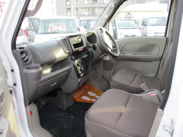 Nissan NV100 Clipper 12