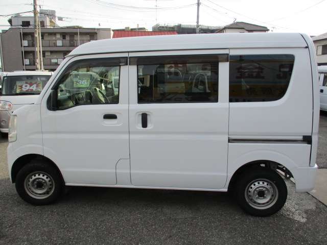 Nissan NV100 Clipper 4