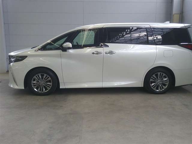 Toyota Alphard 4