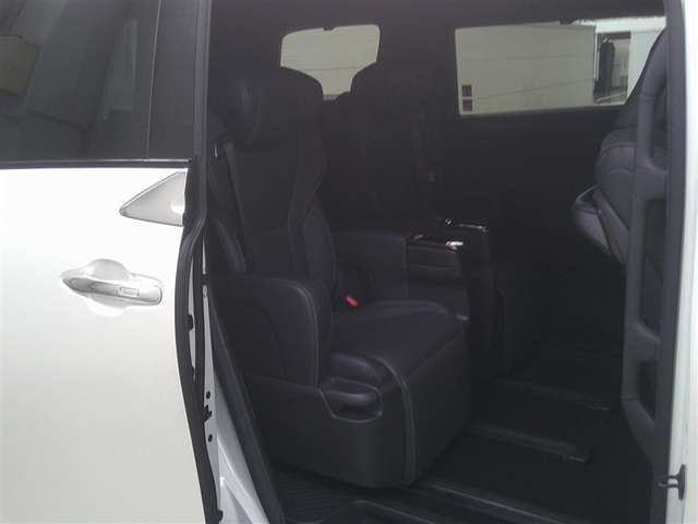 Toyota Alphard 6