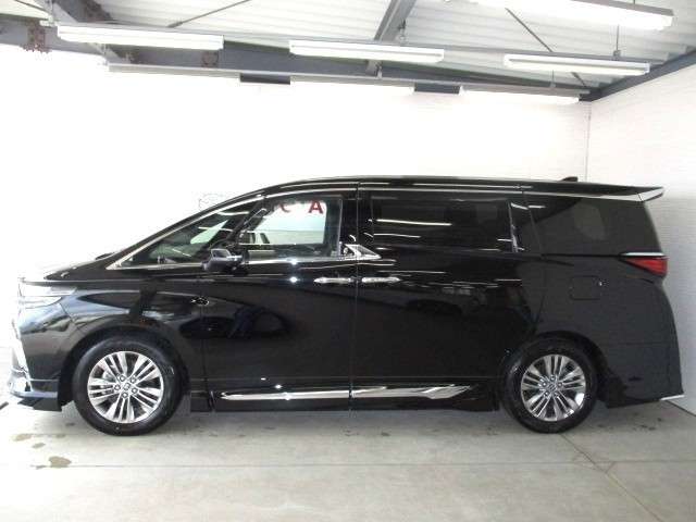 Toyota Alphard 3
