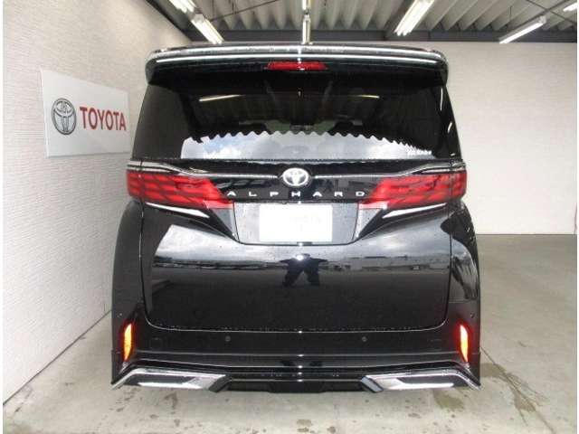 Toyota Alphard 4