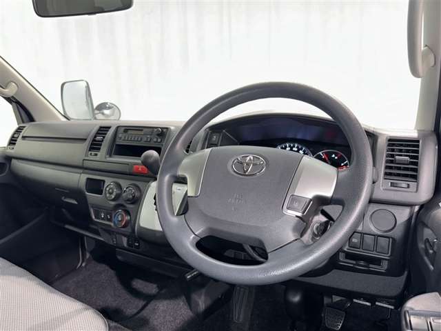Toyota Regius Ace 9