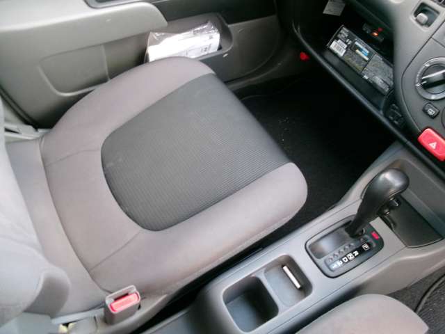 Nissan AD 12