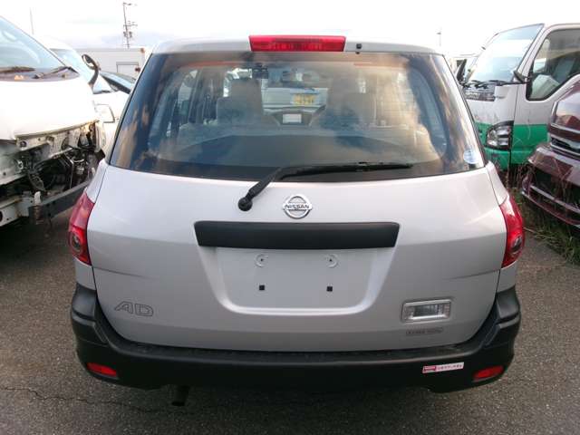 Nissan AD 5