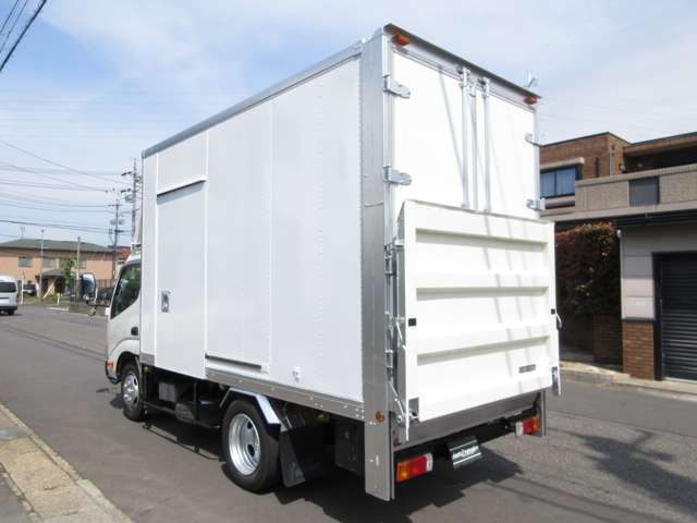 Hino Dutro 12