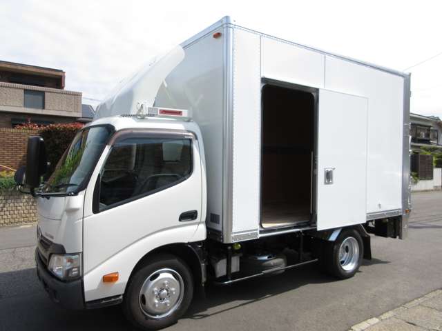 Hino Dutro 5
