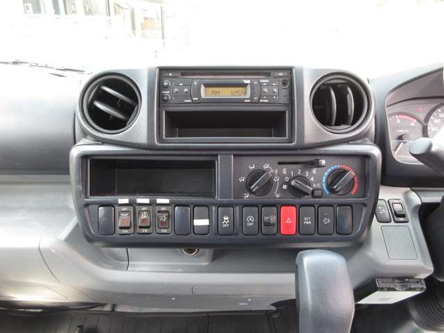 Hino Dutro 8