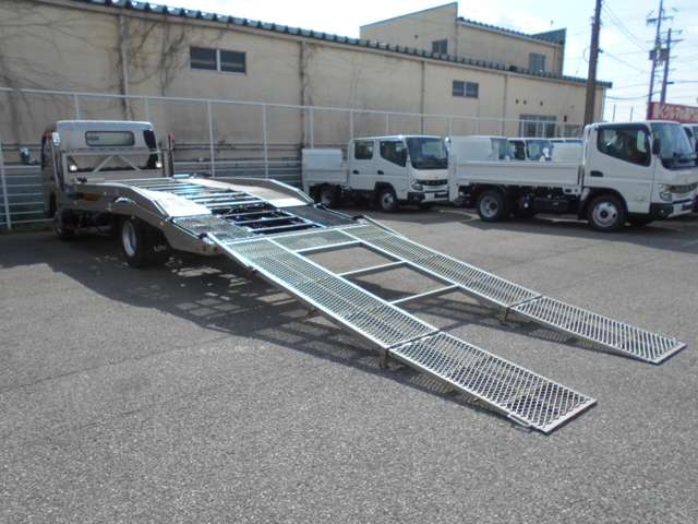 Mitsubishi Fuso Canter 9