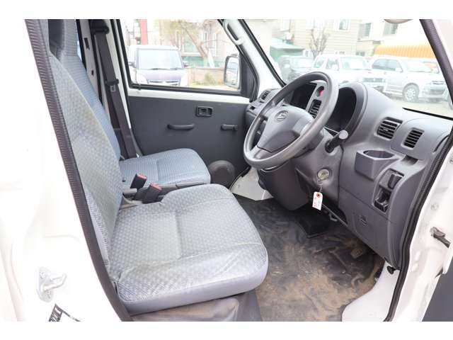 Daihatsu Hijet Cargo 12