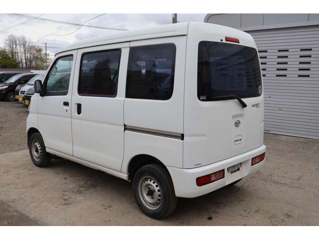 Daihatsu Hijet Cargo 4