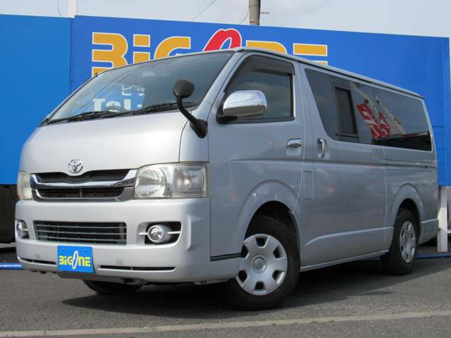 Toyota Hiace Van 11