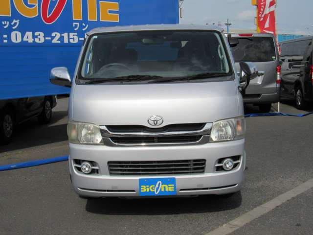 Toyota Hiace Van 12