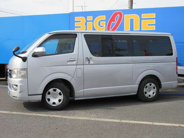 Toyota Hiace Van 7
