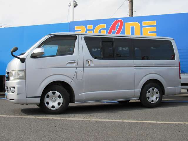 Toyota Hiace Van 8