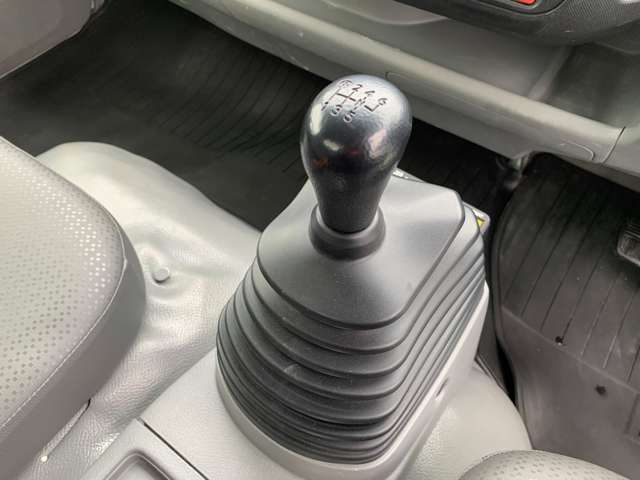 Hino Dutro 9