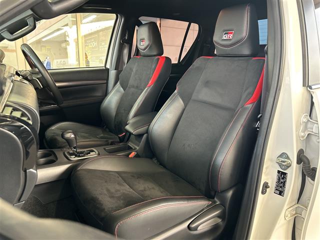 Toyota Hilux 11