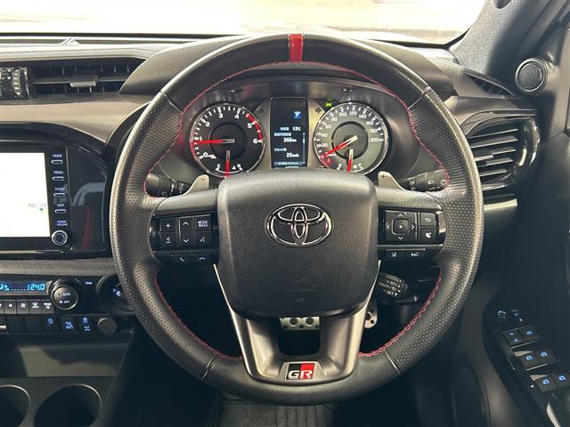 Toyota Hilux 9