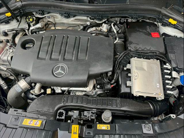 Mercedes-Benz GLA-Class 12