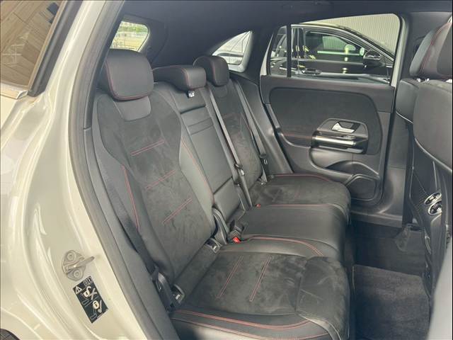 Mercedes-Benz GLA-Class 8