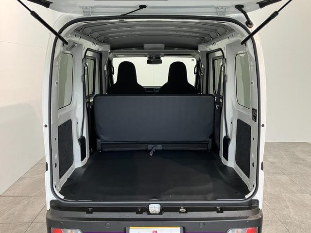 Daihatsu Hijet Cargo 7