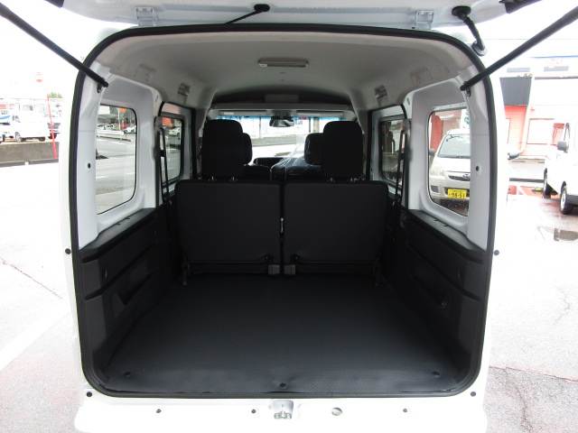 Daihatsu Atrai 7
