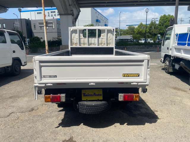 Hino Dutro 4