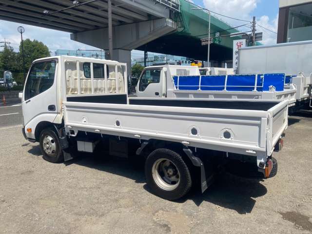 Hino Dutro 9