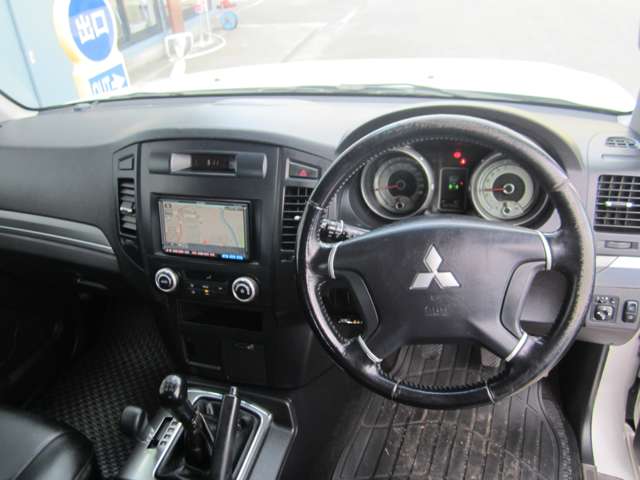 Mitsubishi Pajero 9